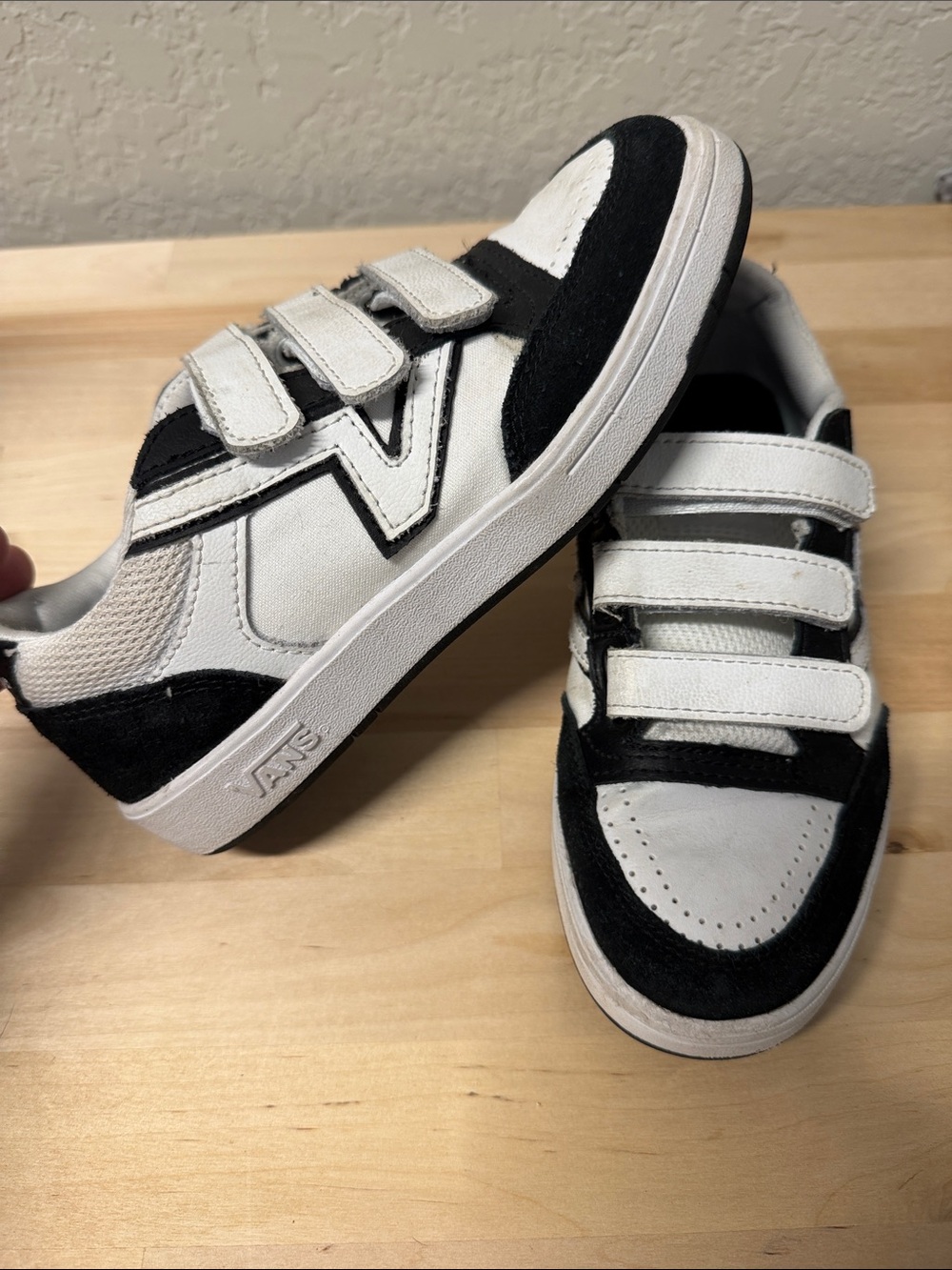 Vans Kids size 3.5 Black and White Velcro Low-Top Sneakers